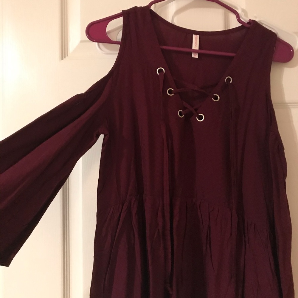 Shoulder-less long sleeve burgundy blouse